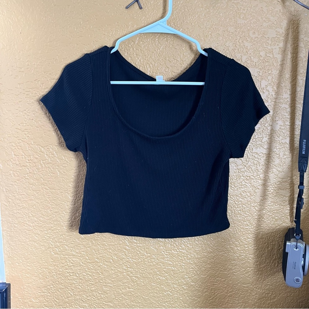Black ribbed crop top